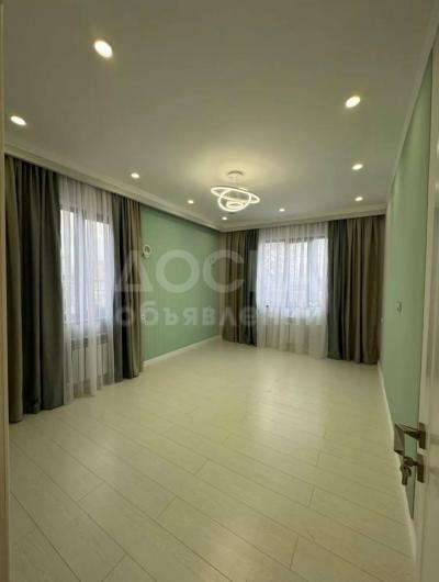 Продаю 3-комнатную квартиру, 90кв. м., этаж - 2/4, мед академия.