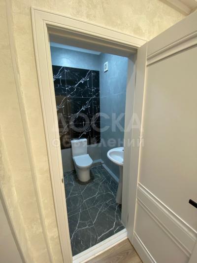 Продаю 1-комнатную квартиру, 44кв. м., этаж - 8/12, восток-5мкр.