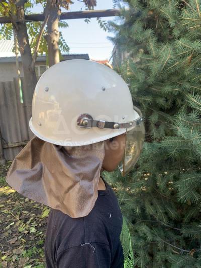 Продаю новые в упаковке (СССР) защитные (рабочие, слесарные) очки  по 180 сом (Материал линзы очки не пластмасса, а стекло, которое не царапаются и не мутнеет. Заводом предусмотрен механизм, позволяющий  заменить стекла), сварочны