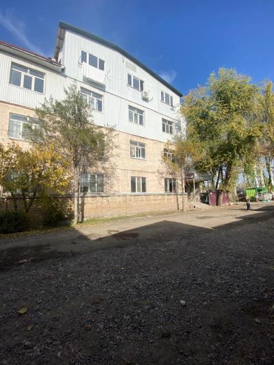 Продаю 1-комнатную квартиру, 33кв. м., этаж - 1/4, близ рынка Баят.