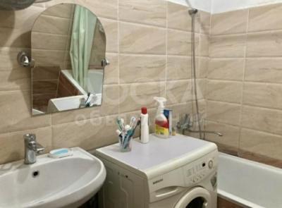 Продаю 2-комнатную квартиру, 52кв. м., этаж - 2/4, Октябрьский район.