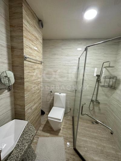 Сдаю дом 8-ком. 550кв. м., этаж-2, 7-сот., стена кирпич, мира/магистраль.