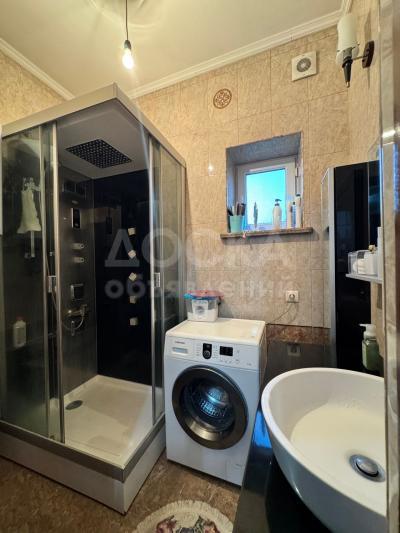 Продаю дом 6-ком. 300кв. м., этаж-2, 18.5-сот., стена кирпич, Новопокровка.