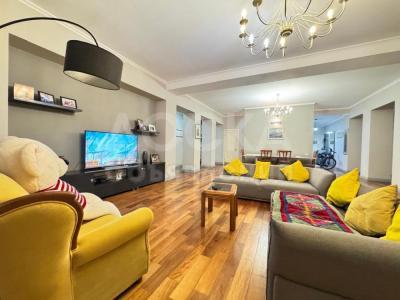 Продаю 5-комнатную квартиру, 265кв. м., этаж - 6/9, орозбекова 26.