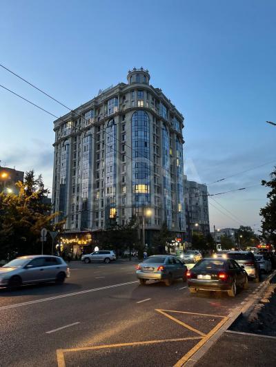 Продаю 2-комнатную квартиру, 80.82кв. м., этаж - 6/15, 7 микрорайон 52\4.