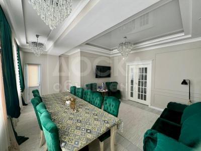 Продаю 3-комнатную квартиру, 92кв. м., этаж - 10/12, ул.Ахунбаева.