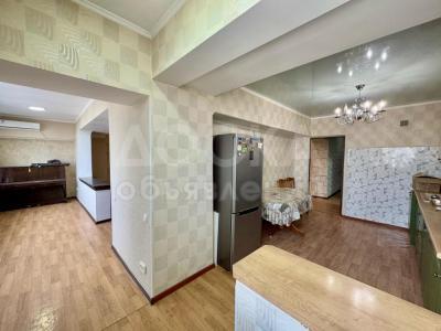 Продаю 4-комнатную квартиру, 120кв. м., этаж - 9/9, Ю. Абдрахманова/Токтогула.