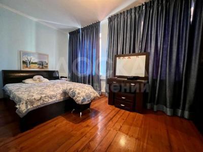 Продаю дом 5-ком. 138кв. м., этаж-2, 4-сот., стена кирпич, Ракетная 4.