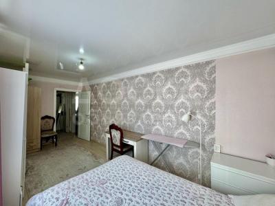 Продаю 3-комнатную квартиру, 58кв. м., этаж - 1/5, 8 мкр .