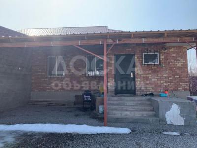 Продаю дом 3-ком. 100кв. м., этаж-1, 5-сот., стена кирпич, Парковая, 7/1.