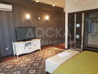 Продаю 4-комнатную квартиру, 221кв. м., этаж - 9/10, Советская\Медерова.