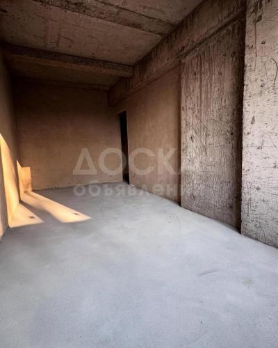 Продаю 2-комнатную квартиру, 67 кв. м., этаж - 2/5, Манаса/Васильева.