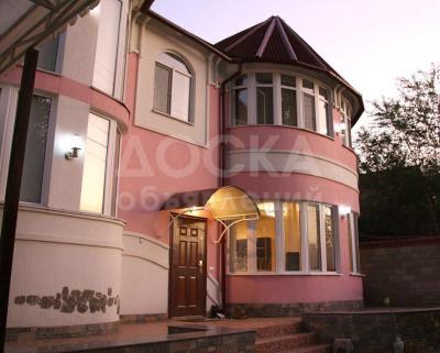 Продаю дом 6-ком. 231кв. м., этаж-2, 4-сот., стена кирпич, Карла Маркса - Карасаева.