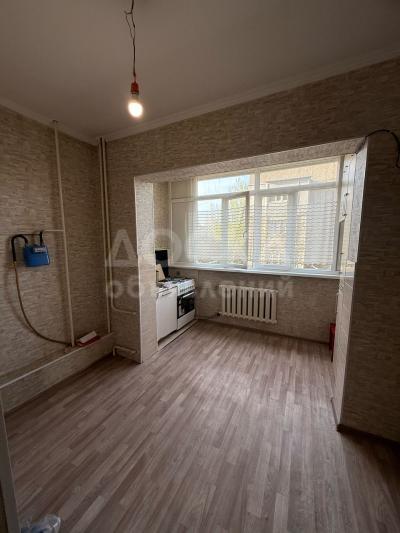 Продаю 1-комнатную квартиру, 36кв. м., этаж - 2/5, мкр. Аламедин-1 .