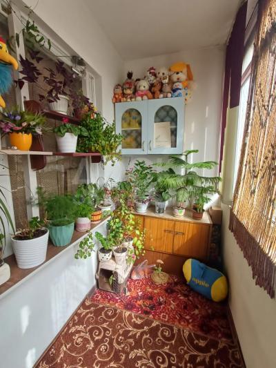 Продаю 2-комнатную квартиру, 52кв. м., этаж - 4/5, 10 мкр, по Малдыбаева .