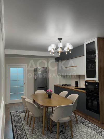 Продаю 2-комнатную квартиру, 60кв. м., этаж - 3/9, мкр. Аламедин-1.