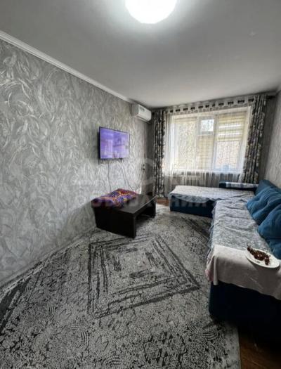 Продаю 2-комнатную квартиру, 42кв. м., этаж - 1/5, ул. Кольбаева.