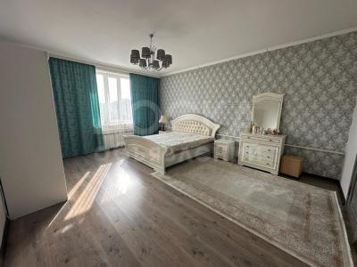 Продаю дом 6-ком. 320кв. м., этаж-3, 6-сот., стена кирпич, кара жыгач.