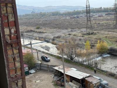 Продаю 3-комнатную квартиру, 121кв. м., этаж - 5/7, ул. Байтик Баатыра, ближе к реке  Ала-Арча. .