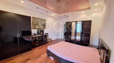 Продаю 3-комнатную квартиру, 119кв. м., этаж - 4/6, Абая/Ахунбаево.