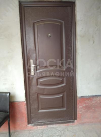 Продам металлическую входную дверь,б/у