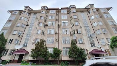 Продаю 4-комнатную квартиру, 164кв. м., этаж - 4/7, Зотой квадрат.