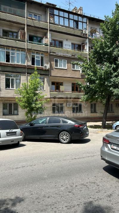 Продаю 3-комнатную квартиру, 70кв. м., этаж - 1/5, Калыка Акиева 102.