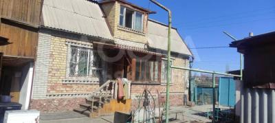 Продаю дом 5-ком. 140кв. м., этаж-2, 11-сот., стена кирпич, 1-я линия.