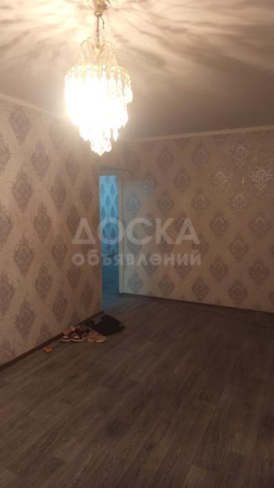 Продаю 3-комнатную квартиру, 62кв. м., этаж - 2/5, 6 микрорайон.