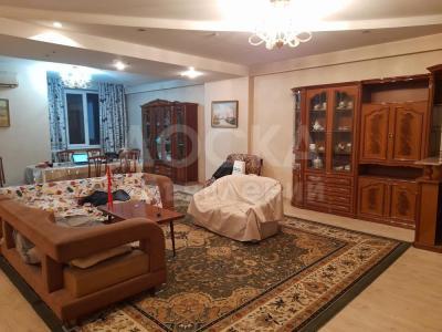 Продаю 4-комнатную квартиру, 200кв. м., этаж - 3/9, Байтик батыра 7,1 Медерова.