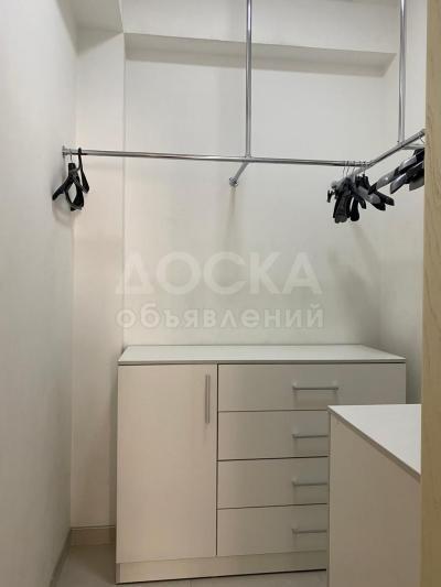 Продаю 3-комнатную квартиру, 140кв. м., этаж - 7/11, Золотой квадрат, Раззакова/Боконбаева.