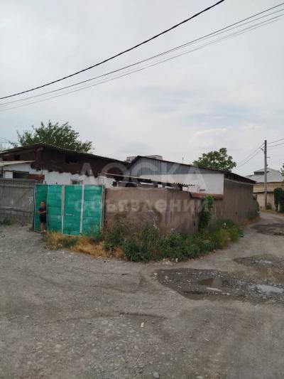 Продаю дом 8-ком. 94кв. м., этаж-1, 2-сот., стена кирпич, ул Осмонкула/пр.Чуй.