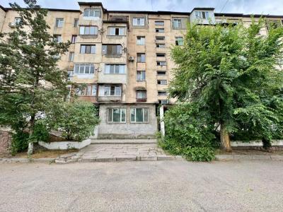 Продаю 2-комнатную квартиру, 46кв. м., этаж - 5/5, 10 мкр .