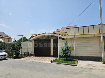 Продаю дом 5-ком. 170кв. м., этаж-2, 4-сот., стена кирпич, Нур-асман 14.