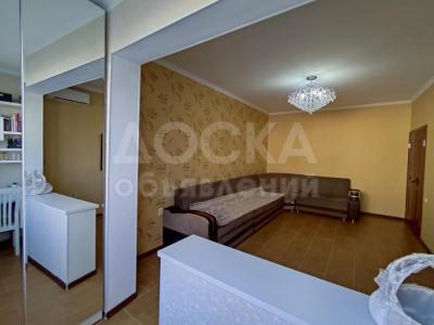 Продаю 1-комнатную квартиру, 35кв. м., этаж - 8/9, 12мкр.