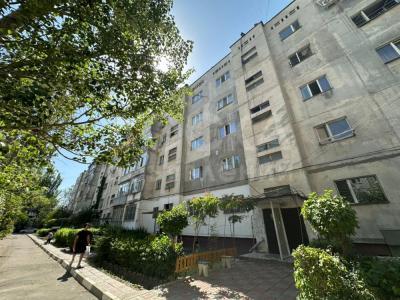 Продаю 2-комнатную квартиру, 52кв. м., этаж - 5/5, 10 мкр 18.