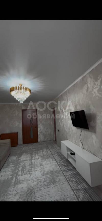 Продаю 2-комнатную квартиру, 1кв. м., этаж - 1/4, Токмок.