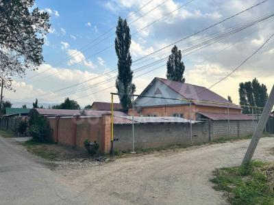 Продаю дом 3-ком. 120кв. м., этаж-1, 5-сот., стена кирпич, Новопокровка, улица Советская.