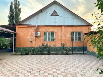 Продаю дом 3-ком. 120кв. м., этаж-1, 5-сот., стена кирпич, Новопокровка, ул. Советская.