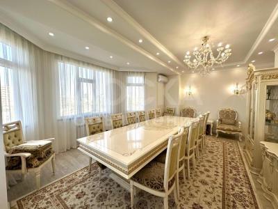 Продаю 4-комнатную квартиру, 132кв. м., этаж - 7/8, 3 мкр 3/2.