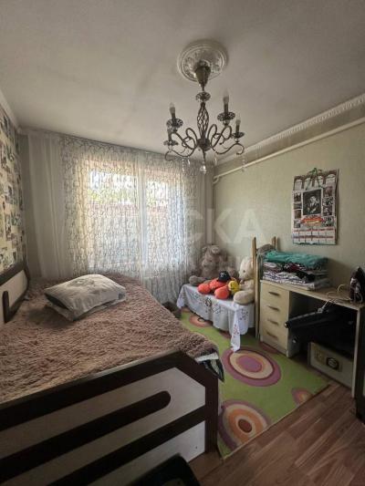 Продаю дом 7-ком. 300кв. м., этаж-2, 6-сот., стена кирпич, ж/м Кара-Жыгач.