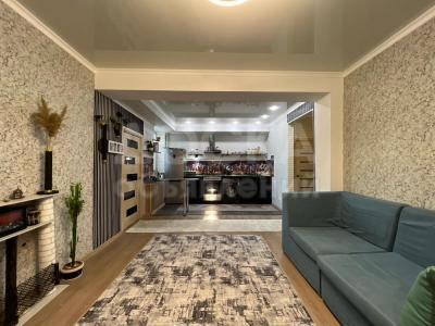 Продаю дом 4-ком. 75кв. м., этаж-4, 6-сот., стена кирпич, Джамгерчинова/Садыгалиева.