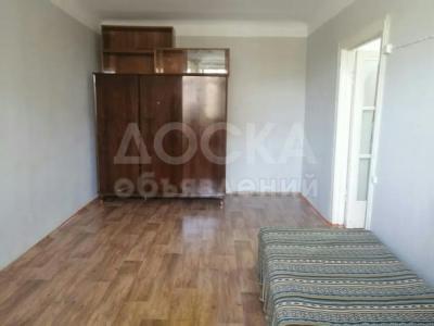 Продаю 1-комнатную квартиру, 27кв. м., этаж - 2/3, проспект Чынгыза Айтматова.