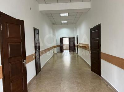 Сдаю офисное помещение 300кв. м., пр.Манаса/ул.Абдумомунова (р-он Филармонии).