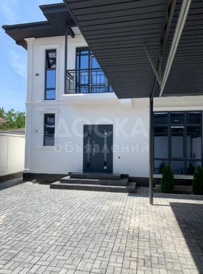 Продаю таунхаус 5-ком. 176кв. м., этаж-2, 2-сот., стена кирпич, Кок-Жар.