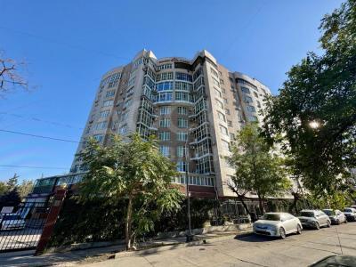 Продаю 4-комнатную квартиру, 152,5кв. м., этаж - 2/11, Чынгыза Айтматова /Ажибек Баатыра .