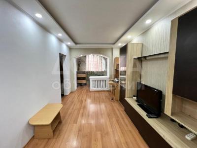 Продаю 1-комнатную квартиру, 32кв. м., этаж - 2/5, Салиева 143.