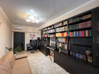 Продаю 5-комнатную квартиру, 159кв. м., этаж - 10/10, мкр Асанбай.