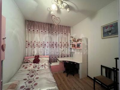 Продаю дом 5-ком. 184кв. м., этаж-1, 10-сот., стена кирпич, с. Маевка ул. Бульвар молодой гвардии 57.