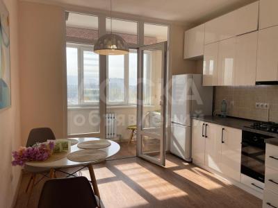 Продаю 1-комнатную квартиру, 47кв. м., этаж - 9/10, 11 микрорайон.